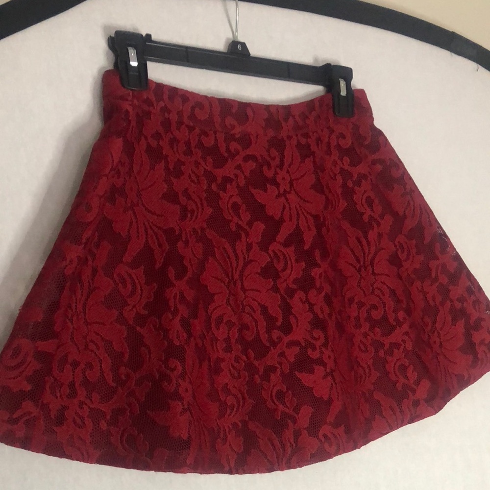 🌺 Forever 21 Red lace floral mini skirt